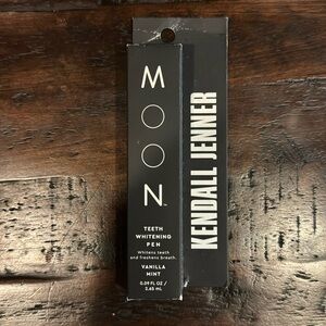 MOON Kendall Jenner Teeth Whitening Pen. NEW, UNOPENED IN BOX.